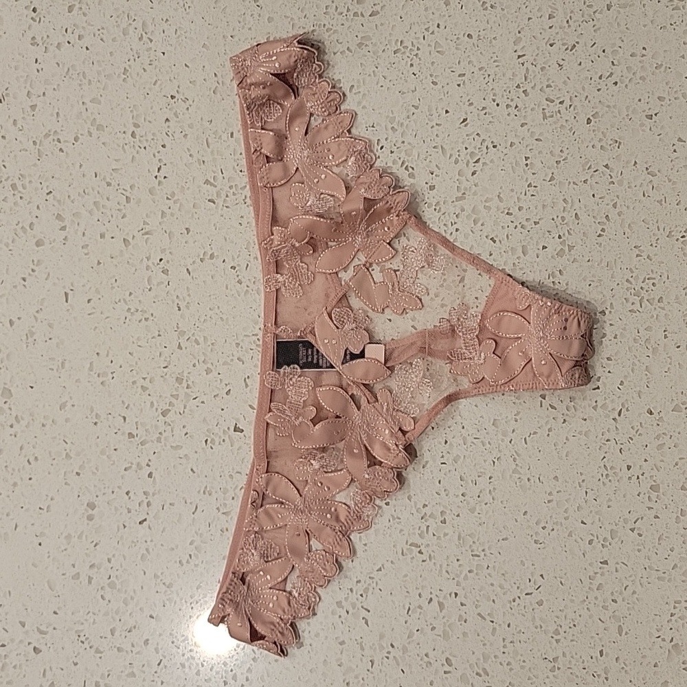 NWT Victoria's Secret Pink Thong
